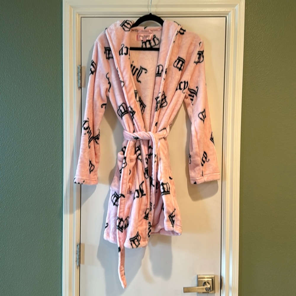 Juicy Couture  sleepwear pink short hooded robe. Lightly used very soft